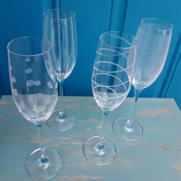 Toasting Glasses Set of 4 Etched Glass Flutes Mikasa Crystal Polka Dots Swirls - Picture 14 of 16
